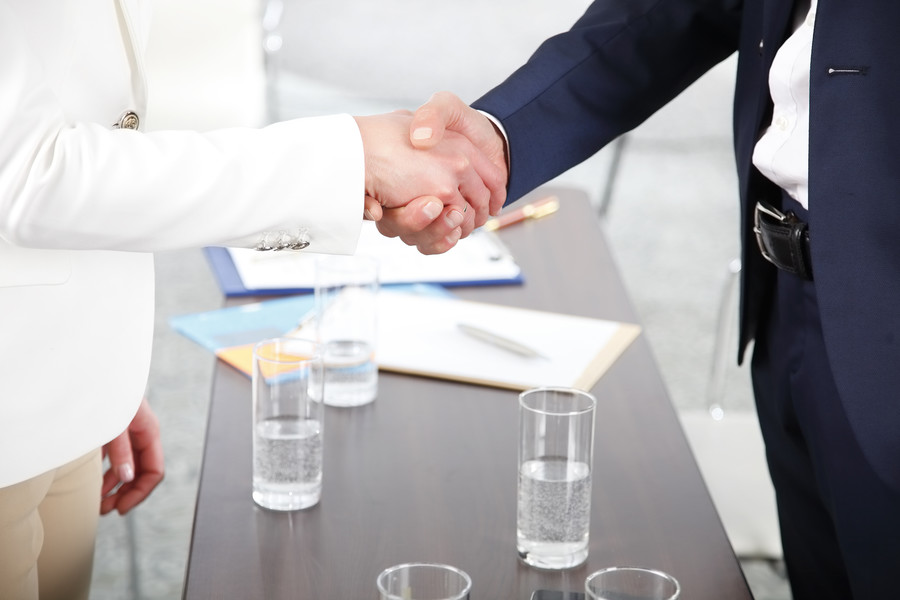 上海刑事案件律師：欠錢不還在網(wǎng)上曝光是否犯法的深度剖析