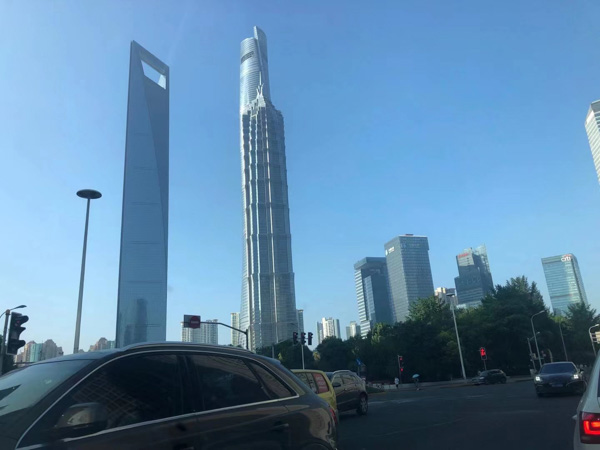 上海知名刑事律師所來講講臨時(shí)搬運(yùn)工竊取鐵路托運(yùn)物資構(gòu)成盜竊罪還是職務(wù)侵占罪