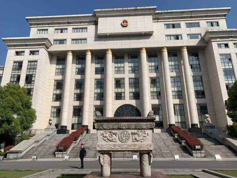 飯店服務(wù)員是三陪小姐是犯罪嗎？來和徐匯刑事律師看看這個案例