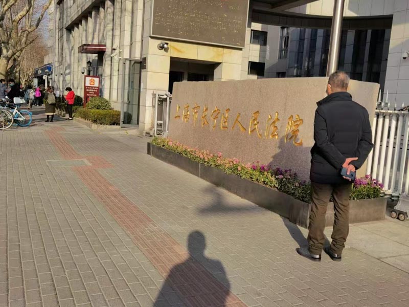 旅館老板發(fā)現(xiàn)客人吸毒不制止是否構(gòu)成容留他人吸毒罪？上海刑事犯罪律師來回答